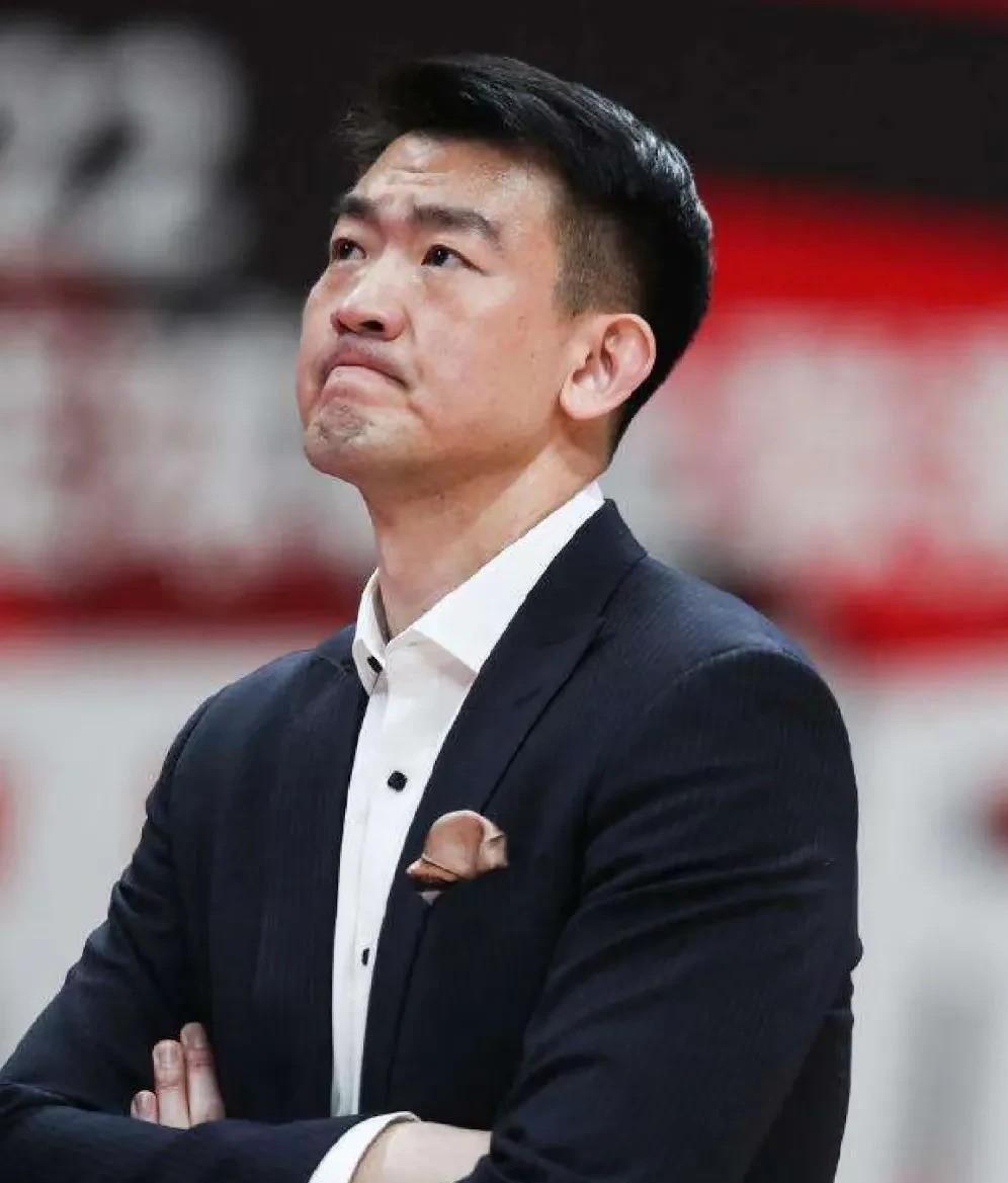 今夜CBA常规赛焦点战，广厦男篮临场应变，管理层满意，赛程密集仍需轮换的简单介绍