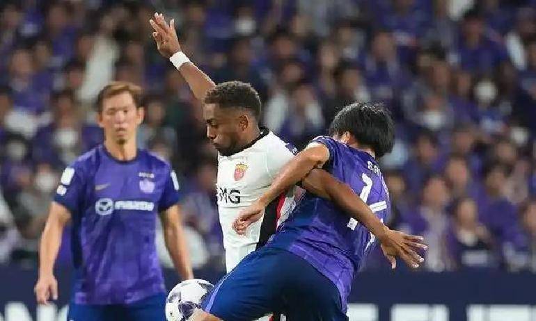 包含社区盾关键时刻走向成谜；成都蓉城战术微调；悬念犹存；年轻球员得到机会的词条